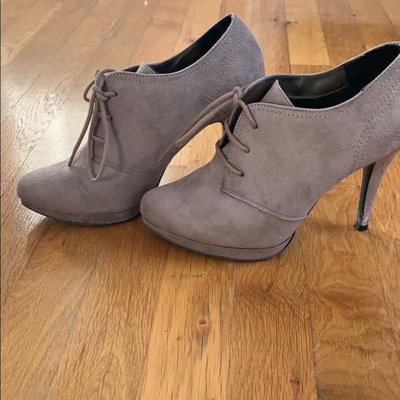 Taupe heel booties sz 8 - Picture 2 of 7